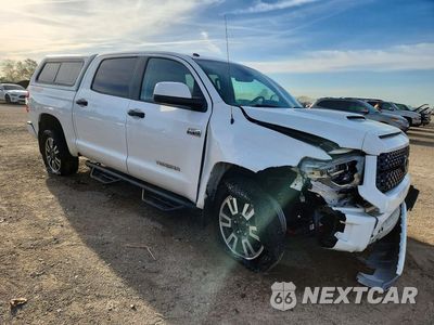 Czwarte zdjęcie samochodu z boku: 2018 TOYOTA TUNDRA CREWMAX SR5 VIN:5TFDW5F19JX722539 - miniatura
