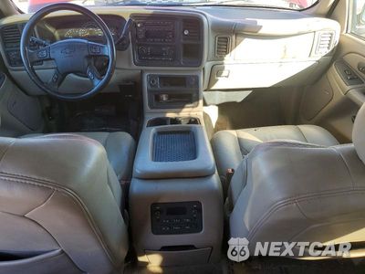 Zdjęcie 8 z 12 samochodu: 2004 CHEVROLET SUBURBAN K1500 VIN:3GNFK16Z14G307041 - miniatura
