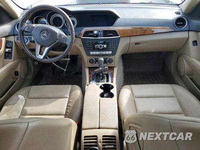 Zdjęcie 8 z 13 samochodu: 2013 MERCEDES-BENZ C 250 VIN:WDDGF4HB3DR268493 - miniatura