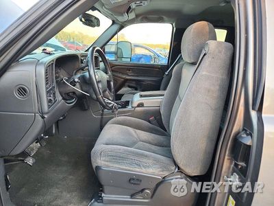 Zdjęcie 8 z 13 samochodu: 2006 CHEVROLET SILVERADO C2500 HEAVY DUTY VIN:1GCHC29D56E232908 - miniatura