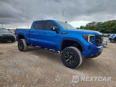 Czwarte zdjęcie samochodu z boku: 2022 GMC SIERRA K1500 ELEVATION VIN:3GTUUCED5NG587320 - miniatura