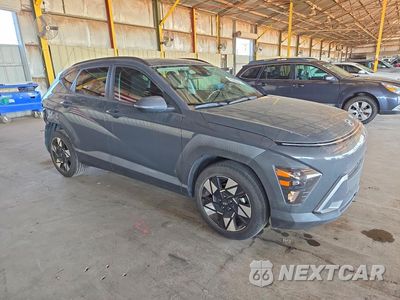 Czwarte zdjęcie samochodu z boku: 2024 HYUNDAI KONA SEL VIN:KM8HB3AB4RU169843 - miniatura