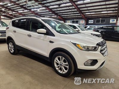 Czwarte zdjęcie samochodu z boku: 2017 FORD ESCAPE SE VIN:1FMCU9GD1HUB32067 - miniatura
