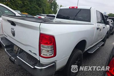 Czwarte zdjęcie samochodu z boku: 2024 RAM 2500 BIG HORN VIN:3C6UR5DL2RG100898 - miniatura