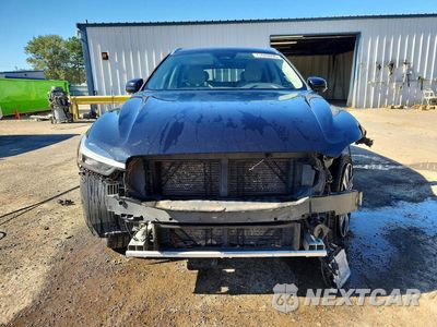 Piąte zdjęcie samochodu w środku: 2023 VOLVO XC60 PLUS VIN:YV4L12DN5P1388937 - miniatura