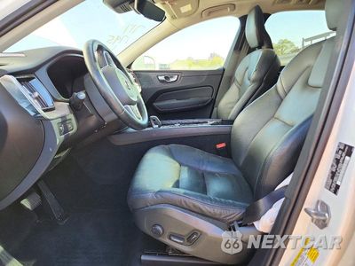Zdjęcie 7 z 12 samochodu: 2022 VOLVO XC60 B5 MOMENTUM VIN:YV4L12RK7N1972736 - miniatura