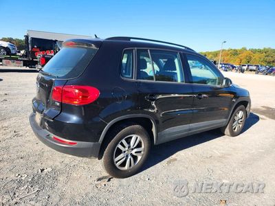 Trzecie zdjęcie samochodu z tyłu: 2016 VOLKSWAGEN TIGUAN S VIN:WVGAV7AX5GW519851 - miniatura