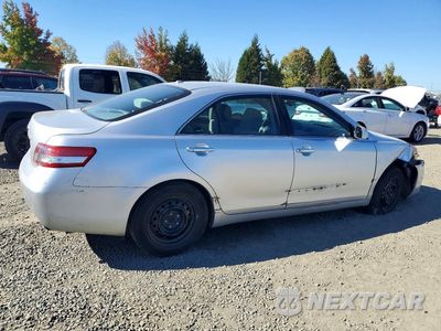 Trzecie zdjęcie samochodu z tyłu: 2011 TOYOTA CAMRY BASE VIN:4T4BF3EK2BR135691 - miniatura