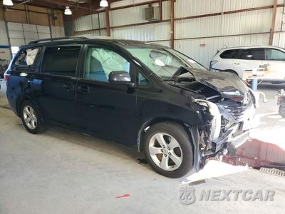 Czwarte zdjęcie samochodu z boku: 2017 TOYOTA SIENNA LE VIN:5TDKZ3DC8HS858720 - miniatura