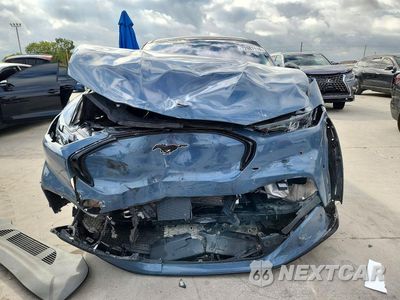 Piąte zdjęcie samochodu w środku: 2024 FORD MUSTANG MACH-E PREMIUM VIN:3FMTK3R41RMA05003 - miniatura