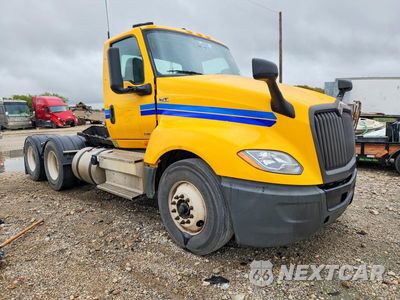 Czwarte zdjęcie samochodu z boku: 2022 INTERNATIONAL LT625 SEMI TRUCK VIN:3HSDZTZR2NN203388 - miniatura