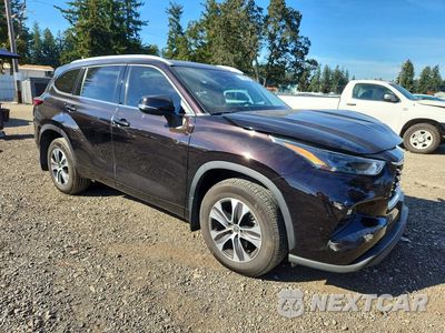 Czwarte zdjęcie samochodu z boku: 2022 TOYOTA HIGHLANDER XLE VIN:5TDHZRBH3NS194723 - miniatura
