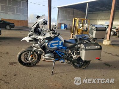 Trzecie zdjęcie samochodu z tyłu: 2018 BMW R1200 GS ADVENTURE VIN:WB10A1202JZ899373 - miniatura
