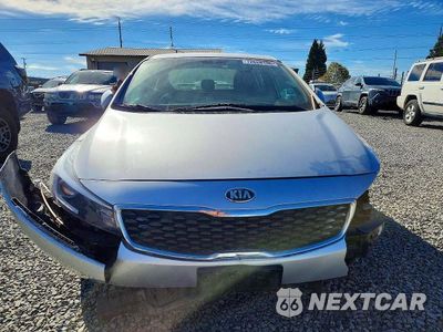 Piąte zdjęcie samochodu w środku: 2018 KIA FORTE LX VIN:3KPFK4A78JE283473 - miniatura