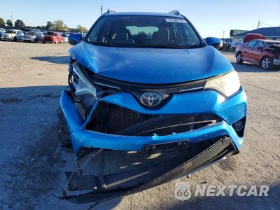 Piąte zdjęcie samochodu w środku: 2018 TOYOTA RAV4 XLE VIN:JTMWFREV9JD132122 - miniatura