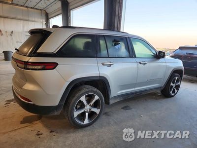 Trzecie zdjęcie samochodu z tyłu: 2024 JEEP GRAND CHEROKEE LIMITED 4XE VIN:1C4RJYB6XRC719224 - miniatura
