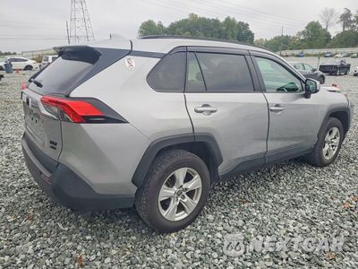 Trzecie zdjęcie samochodu z tyłu: 2021 TOYOTA RAV4 XLE VIN:2T3P1RFV1MC228000 - miniatura