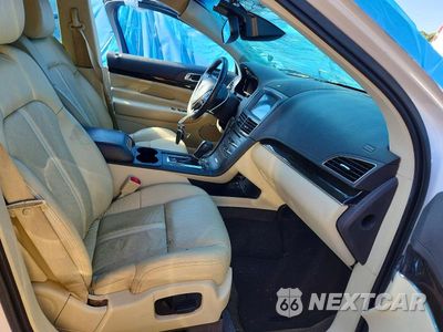 Zdjęcie 7 z 13 samochodu: 2018 LINCOLN MKT VIN:2LMHJ5AT8JBL01072 - miniatura