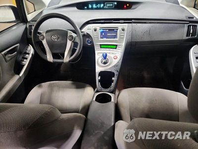 Zdjęcie 8 z 13 samochodu: 2014 TOYOTA PRIUS TWO VIN:JTDKN3DU9E1833029 - miniatura