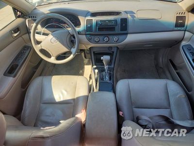 Zdjęcie 8 z 12 samochodu: 2005 TOYOTA CAMRY LE VIN:4T1BE32K75U404371 - miniatura