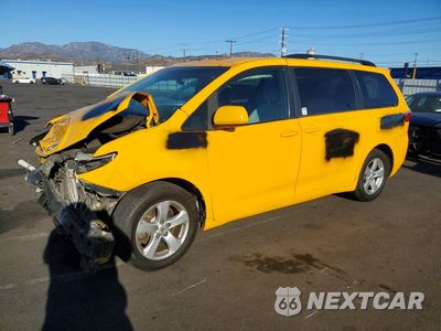 2017 TOYOTA SIENNA LE 5TDKZ3DCXHS804240 - główne zdjęcie licytacji z USA - miniatura