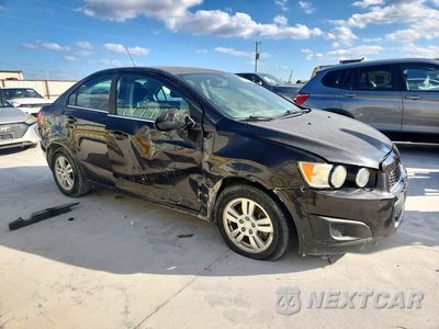 Czwarte zdjęcie samochodu z boku: 2016 CHEVROLET SONIC LT VIN:1G1JC5SH7G4181069 - miniatura