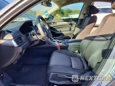 Zdjęcie 7 z 12 samochodu: 2018 HONDA ACCORD LX VIN:1HGCV1F12JA117998 - miniatura