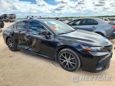 Czwarte zdjęcie samochodu z boku: 2022 TOYOTA CAMRY SE VIN:4T1G11AK7NU697888 - miniatura