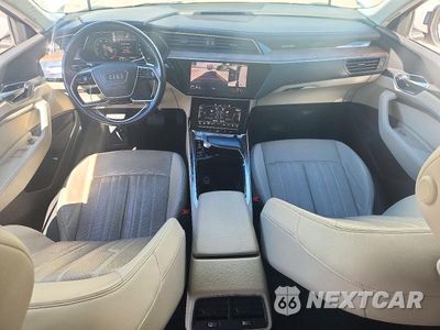 Zdjęcie 8 z 12 samochodu: 2019 AUDI E-TRON PREMIUM PLUS VIN:WA1LAAGEXKB022879 - miniatura