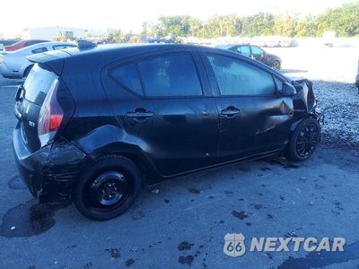 Trzecie zdjęcie samochodu z tyłu: 2016 TOYOTA PRIUS C TWO VIN:JTDKDTB35G1127367 - miniatura