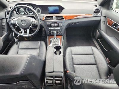 Zdjęcie 8 z 12 samochodu: 2014 MERCEDES-BENZ C 300 4MATIC VIN:WDDGF8AB1EG237385 - miniatura