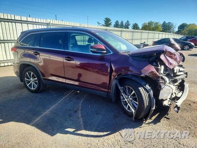 Czwarte zdjęcie samochodu z boku: 2019 TOYOTA HIGHLANDER XLE VIN:5TDJZRFH9KS987466 - miniatura