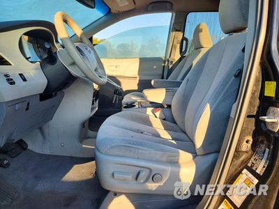 Zdjęcie 7 z 13 samochodu: 2011 TOYOTA SIENNA LE VIN:5TDKK3DC1BS062452 - miniatura