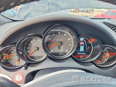 Zdjęcie 9 z 13 samochodu: 2014 PORSCHE CAYENNE VIN:WP1AA2A24ELA91940 - miniatura