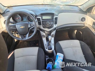 Zdjęcie 8 z 12 samochodu: 2011 CHEVROLET CRUZE LS VIN:1G1PC5SH1B7158016 - miniatura