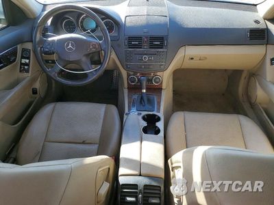 Zdjęcie 8 z 12 samochodu: 2009 MERCEDES-BENZ C 350 VIN:WDDGF56X69R044579 - miniatura