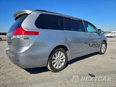 Trzecie zdjęcie samochodu z tyłu: 2014 TOYOTA SIENNA LE VIN:5TDJK3DC3ES089927 - miniatura