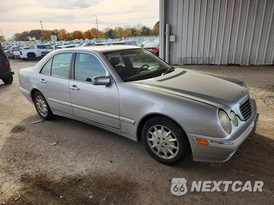 Czwarte zdjęcie samochodu z boku: 2000 MERCEDES-BENZ E 320 VIN:WDBJF65J2YB089785 - miniatura