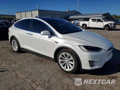 Czwarte zdjęcie samochodu z boku: 2018 TESLA MODEL X VIN:5YJXCBE26JF143484 - miniatura