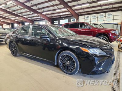 Czwarte zdjęcie samochodu z boku: 2018 TOYOTA CAMRY SE VIN:4T1B11HK8JU002005 - miniatura
