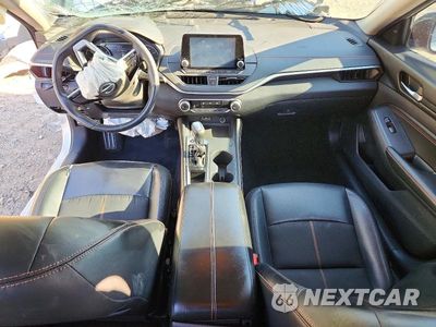 Zdjęcie 8 z 13 samochodu: 2019 NISSAN ALTIMA SR VIN:1N4BL4CV4KC244465 - miniatura