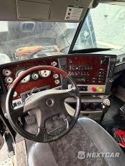 Zdjęcie 9 z 12 samochodu: 2015 FREIGHTLINER CORONADO SEMI TRUCK VIN:3AKJGND11FDGR4029 - miniatura