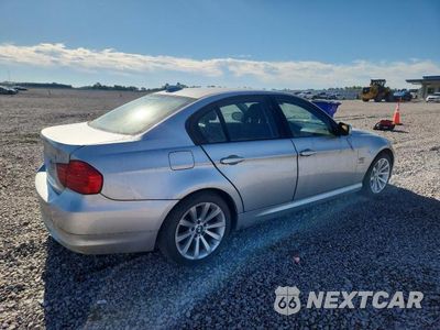 Trzecie zdjęcie samochodu z tyłu: 2011 BMW 328 XI SULEV VIN:WBAPK5G51BNN27717 - miniatura