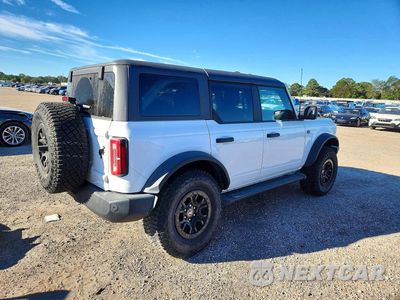 Trzecie zdjęcie samochodu z tyłu: 2022 FORD BRONCO BASE VIN:1FMEE5DP7NLB31682 - miniatura