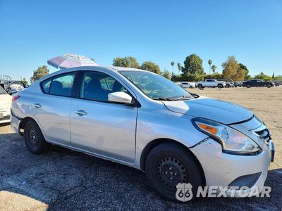 Czwarte zdjęcie samochodu z boku: 2018 NISSAN VERSA SV VIN:3N1CN7AP1JL881561 - miniatura