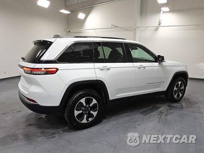 Trzecie zdjęcie samochodu z tyłu: 2024 JEEP GRAND CHEROKEE LIMITED 4XE VIN:1C4RJYB69R8518725 - miniatura