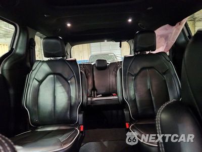 Zdjęcie 10 z 13 samochodu: 2025 CHRYSLER PACIFICA LIMITED VIN:2C4RC1GG3SR529409 - miniatura