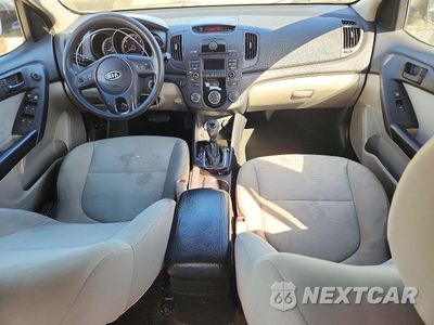 Zdjęcie 8 z 12 samochodu: 2012 KIA FORTE EX VIN:KNAFU4A28C5635008 - miniatura