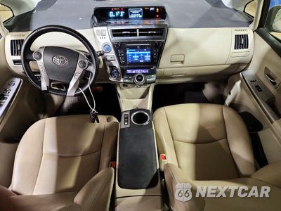 Zdjęcie 8 z 13 samochodu: 2017 TOYOTA PRIUS V FIVE VIN:JTDZN3EUXHJ060573 - miniatura