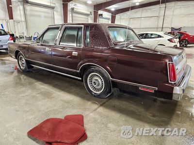 Drugie zdjęcie samochodu z przodu: 1988 LINCOLN TOWN CAR VIN:1LNBM81F0JY719682 - miniatura